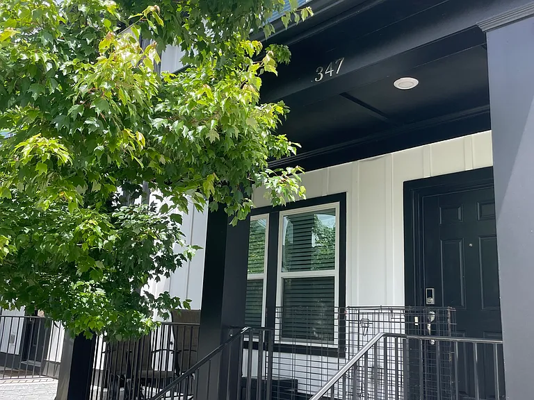 347 Lincoln St — Photo 1