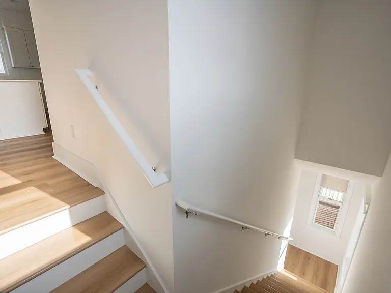 171 Cordova St #B — Photo 5