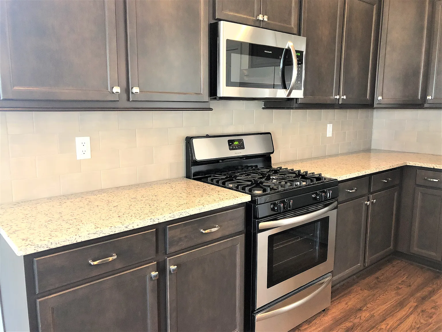4 bed, 3.5 bath, 2400 sqft, $2,560 — Photo 2