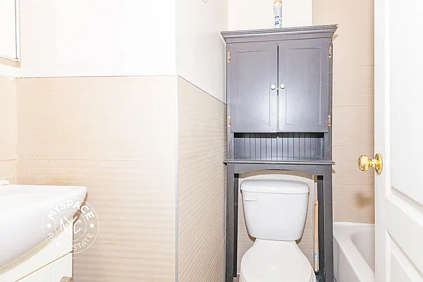 Rented by MySpaceNYC | media 9