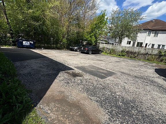 4th image of 20779 N Elizabeth Ave