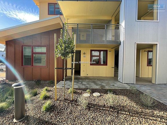 4th image of 2614 1st St #101