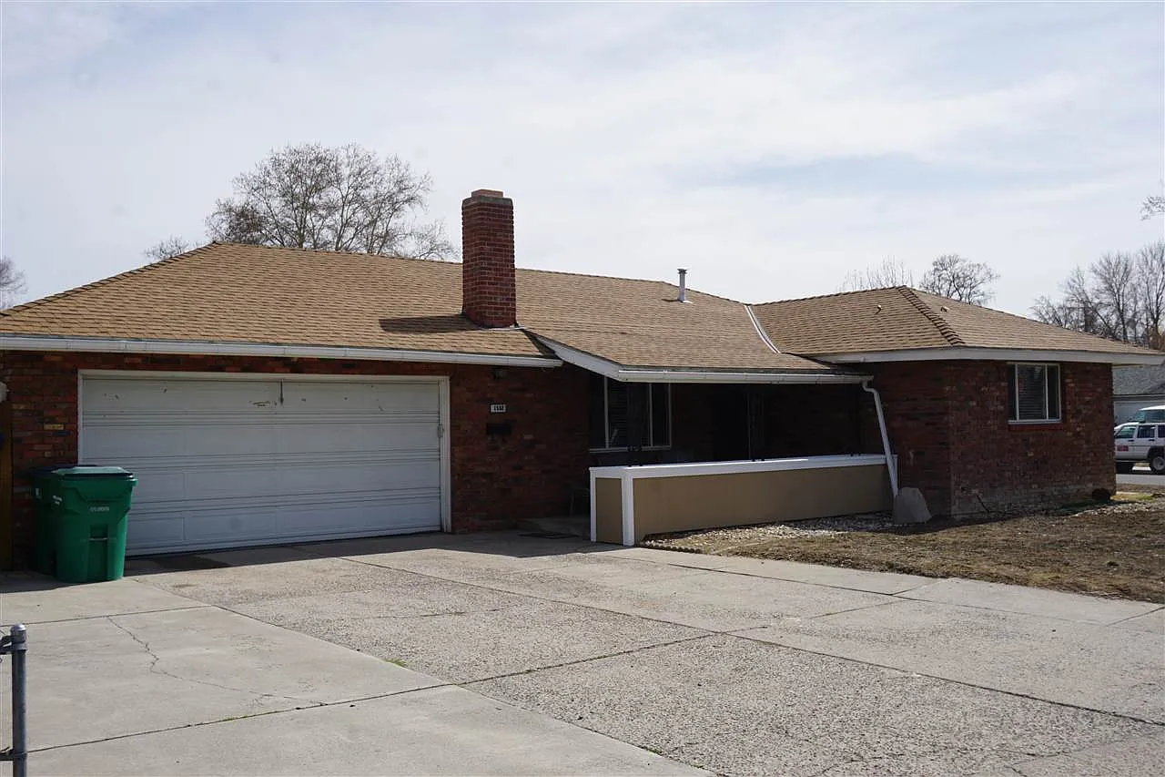 1502 Stanford Way photo 1