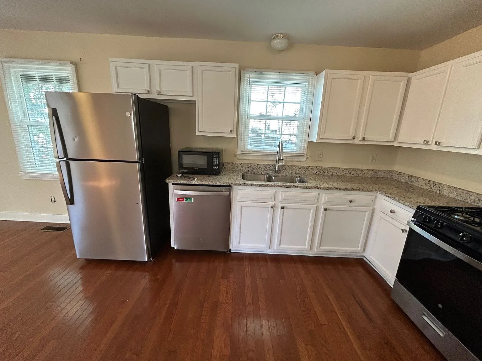 2 bed, 1100 sqft, $3,000 — Photo 1