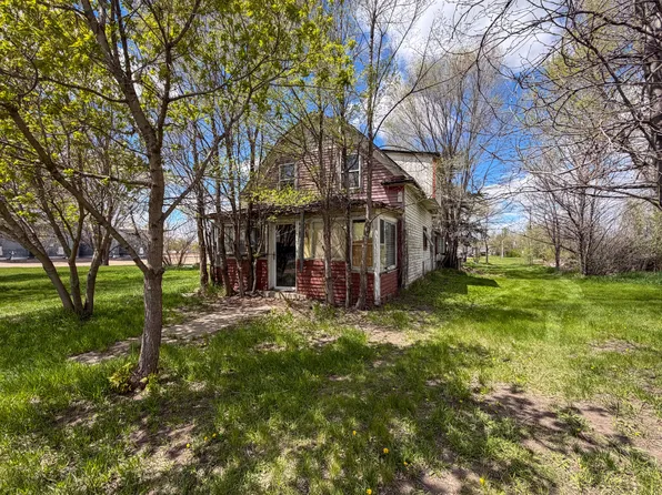 215 Commercial St N, Wessington, SD 57381