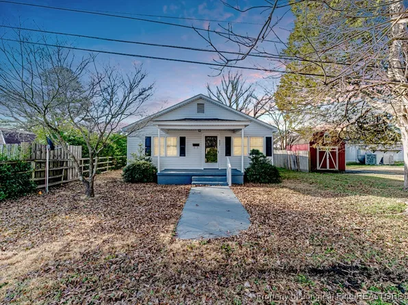 802 E Canary St, Dunn, NC 28334