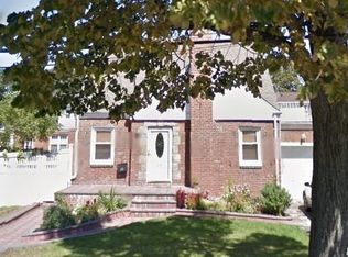 34 Bradford Rd, Valley Stream, NY 11580