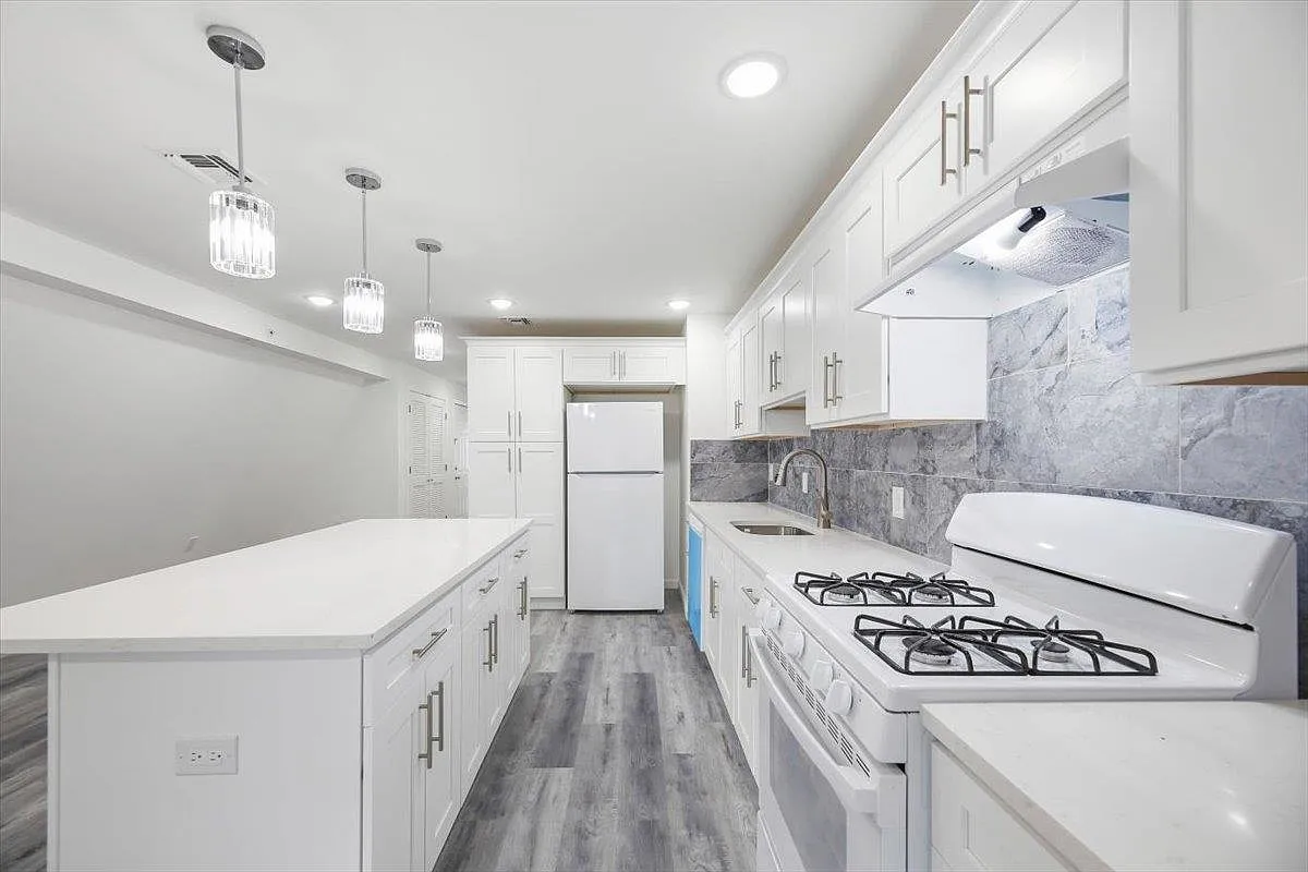 2 bed, 1.0 bath, $2,499 — Photo 3