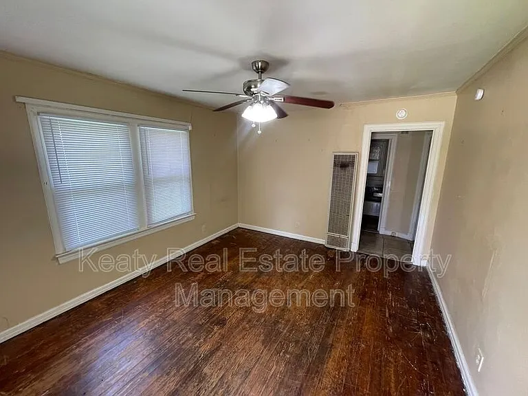 409 Silkwood St — Photo 4