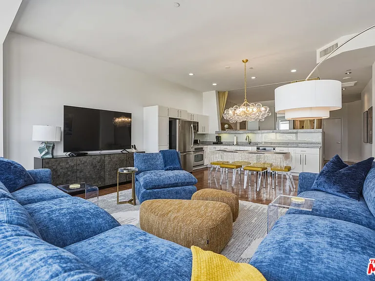 1100 Wilshire Blvd #2604 — Photo 11