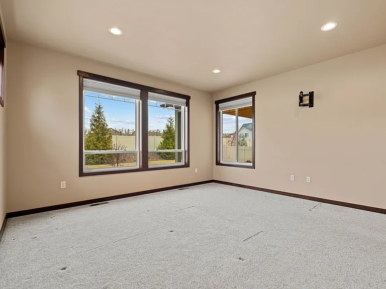 755 S Perry Ave — Photo 14