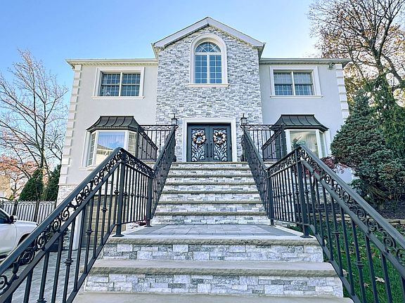 3rd image of 50 Laurie Ct