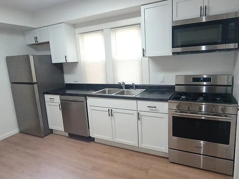 1120 N Chestnut St #1 — Photo 4