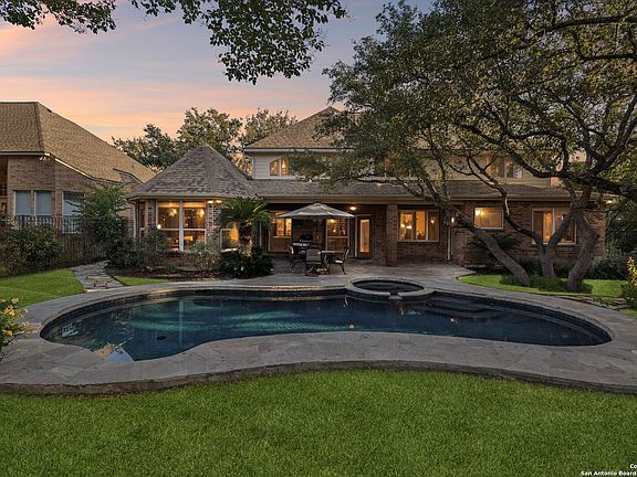 3rd image of 7 INWOOD CLIFFS DR