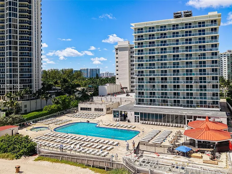 19201 Collins Ave #610 — Photo 36