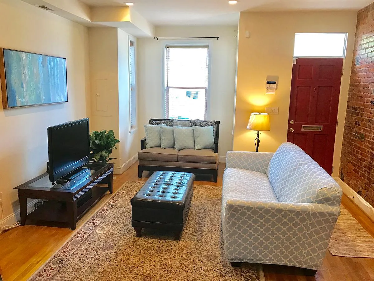 1209 I St NE photo 1