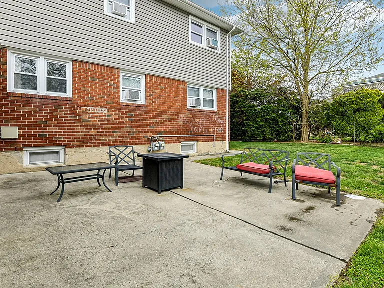 183 Litchfield Ave — Photo 20
