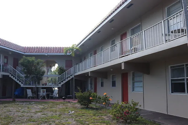 2 bed, 2.0 bath, 1050 sqft, $2,595 — Photo 3