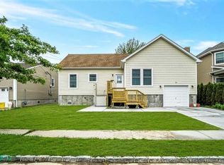 35 Stillwater Ave, Massapequa, NY 11758