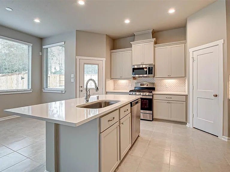 332 N Spotted Fern Dr — Photo 4
