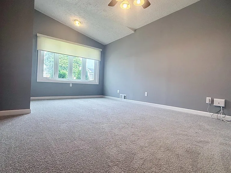 363 Portia St — Photo 8