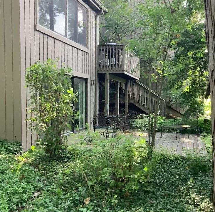 2nd image of 262 Rolling Wood Ln