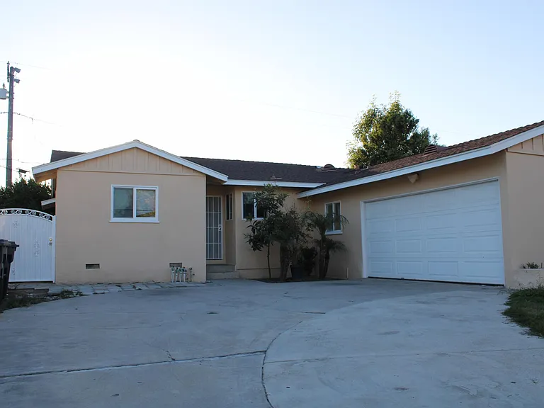 526 Wood St — Photo 1