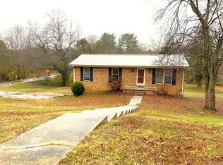 3900 Deerfield Rd, Knoxville, TN 37921