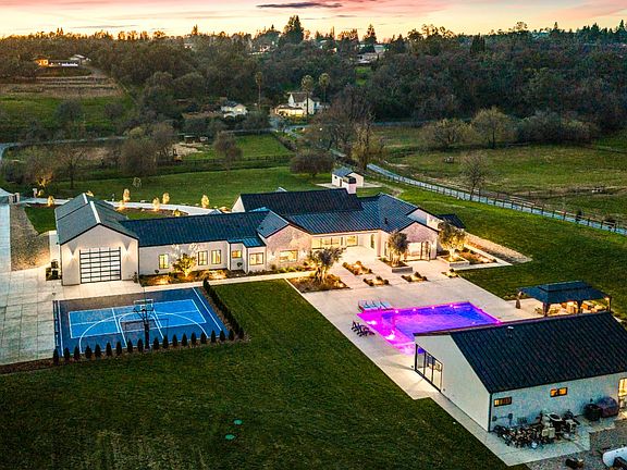 4th image of 2735 Rattlesnake Rd