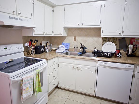 2nd image of 220 Elizabeth St APT D8
