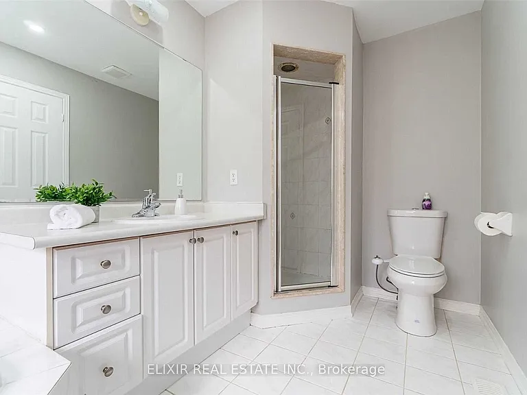 29 Timbertop Cres #UPPER LEVEL — Photo 21