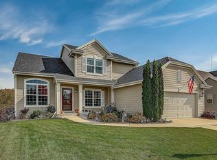 N173W20018 Creekside Dr, Jackson, WI 53037