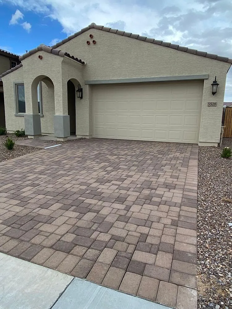 5 bed, 1967 sqft, $2,800 — Photo 3
