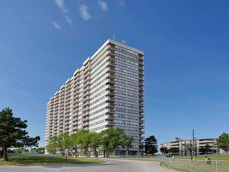 1050 Markham Rd — Photo 15