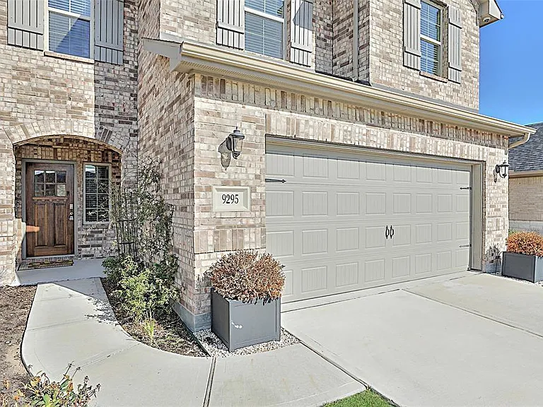 9295 Inland Leather Ln — Photo 3