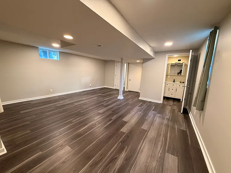 3627 Spring St — Photo 32