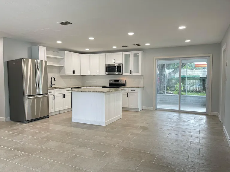 482 Oakwood Dr — Photo 3