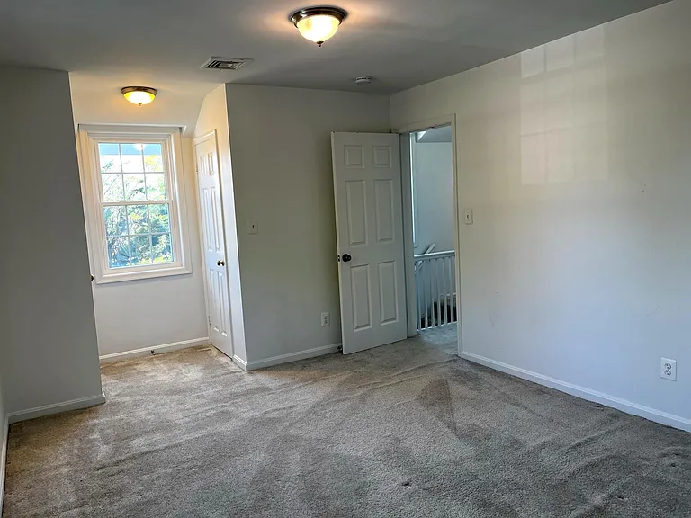 4401 Arlington Blvd — Photo 11
