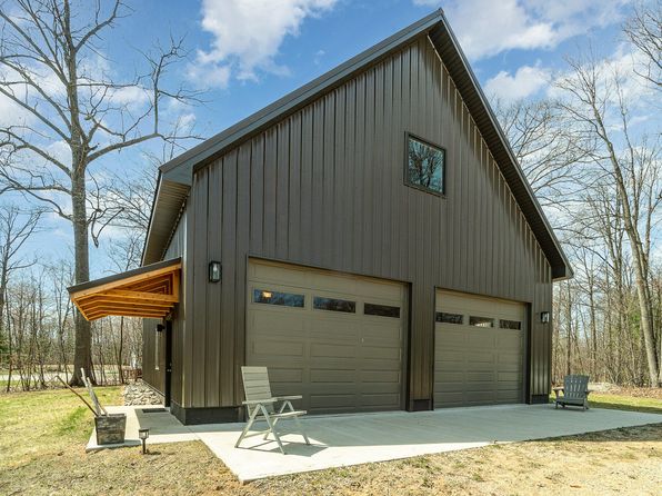 3525 E Point Dr, Beaverton, MI 48612