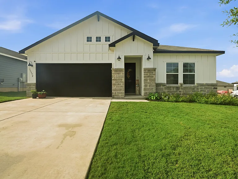 15592 Jake Xing — Photo 1