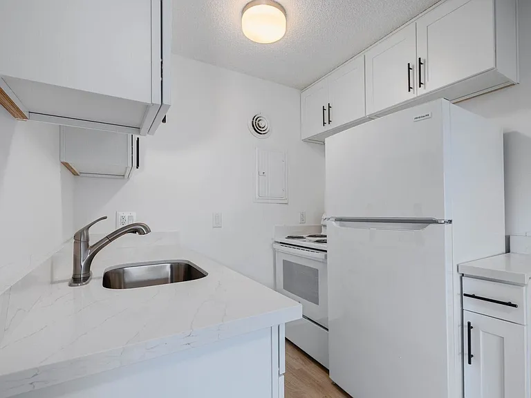 Crestview — Photo 1