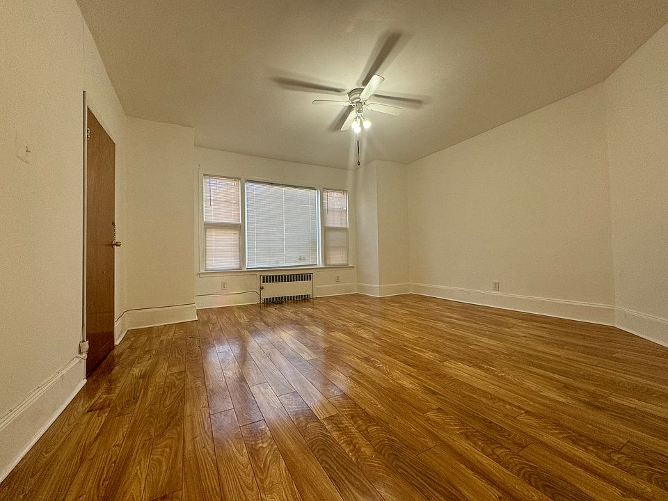 high ceiling in Living room