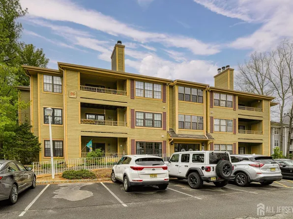 1609 Stoneridge Cir, Helmetta, NJ 08828
