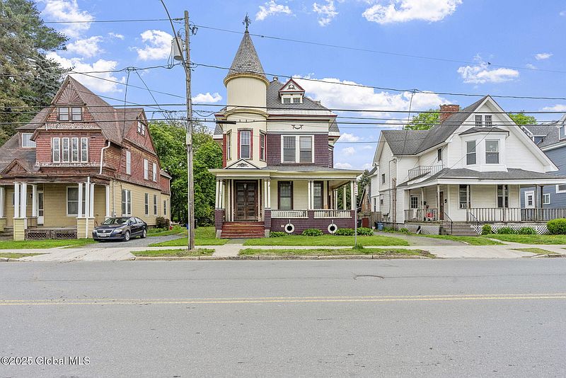2nd image of 842 2nd Avenue