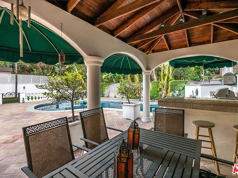 4063 Benedict Canyon Dr — Photo 25