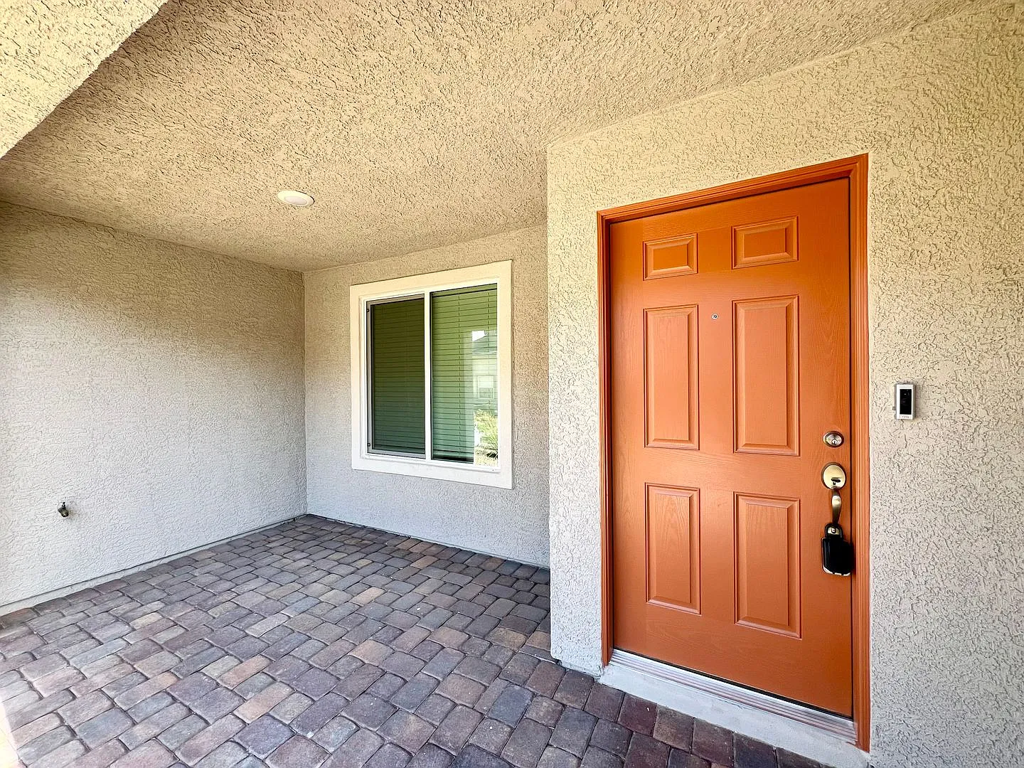 Newer Build 3bd/2.5ba Townhouse In Northwest — Photo 2