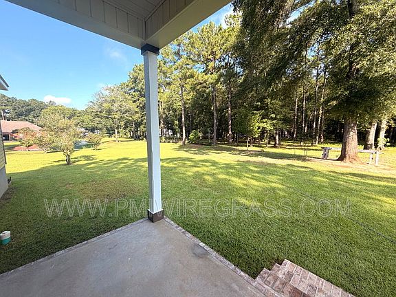 3rd image of 326 Golf View Dr