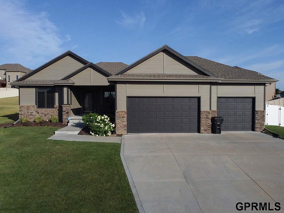 1st image of 6812 Park Crest Dr