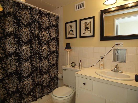 3rd image of 715 S Upper Broadway St APT 204