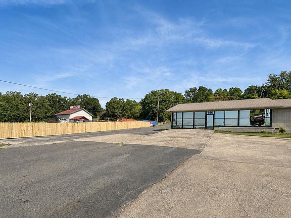 4th image of 140 Amity Rd
